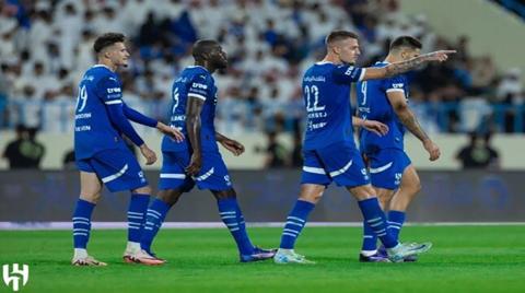 الهلال يواجه ضمك الليلة في الدوري السعودي