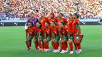 وزير الرياضة يدعم المنتخب الوطني في المطار