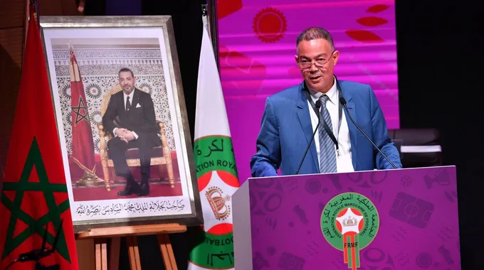فوزي لقجع يتابع حالة المدرب بنهاشم الصحية