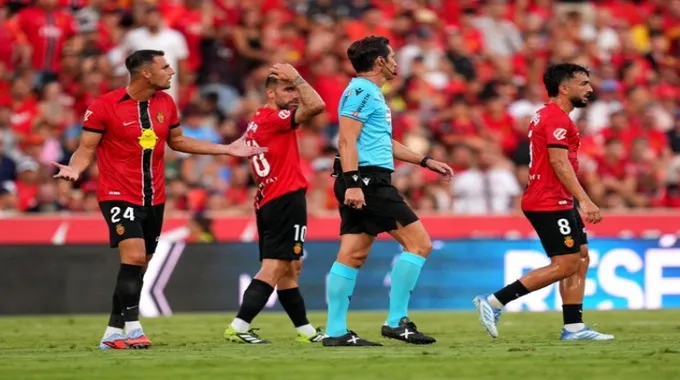 الأهلي المصري يبدأ مشواره بفوز كبير