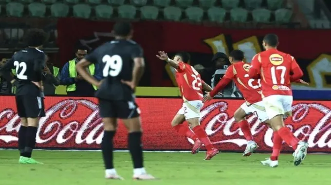 الأهلي يواجه غزل المحلة في قمة الدوري المصري