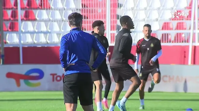 الركراكي يقود تدريبات المنتخب الوطني في طنجة