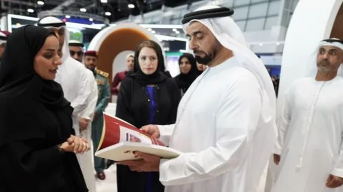 زيارة وزير الشباب لمركز شباب الشيخ زايد