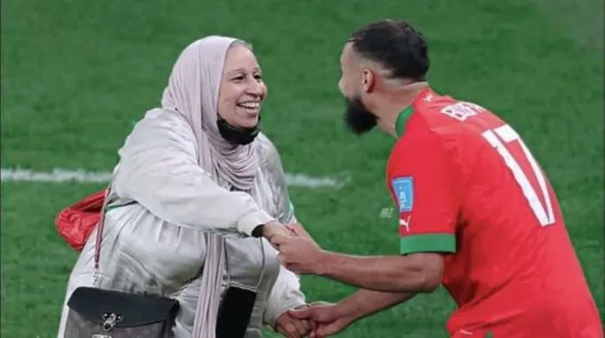 سفيان بوفال ينفي شائعات وفاة والدته