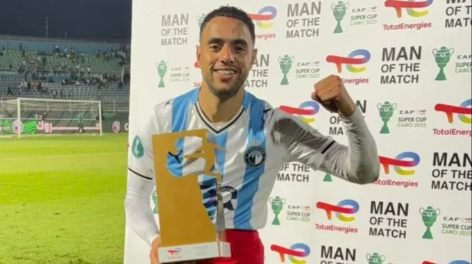 محمد الشيبي يتوج بجائزة أفضل لاعب في السوبر الإفريقي